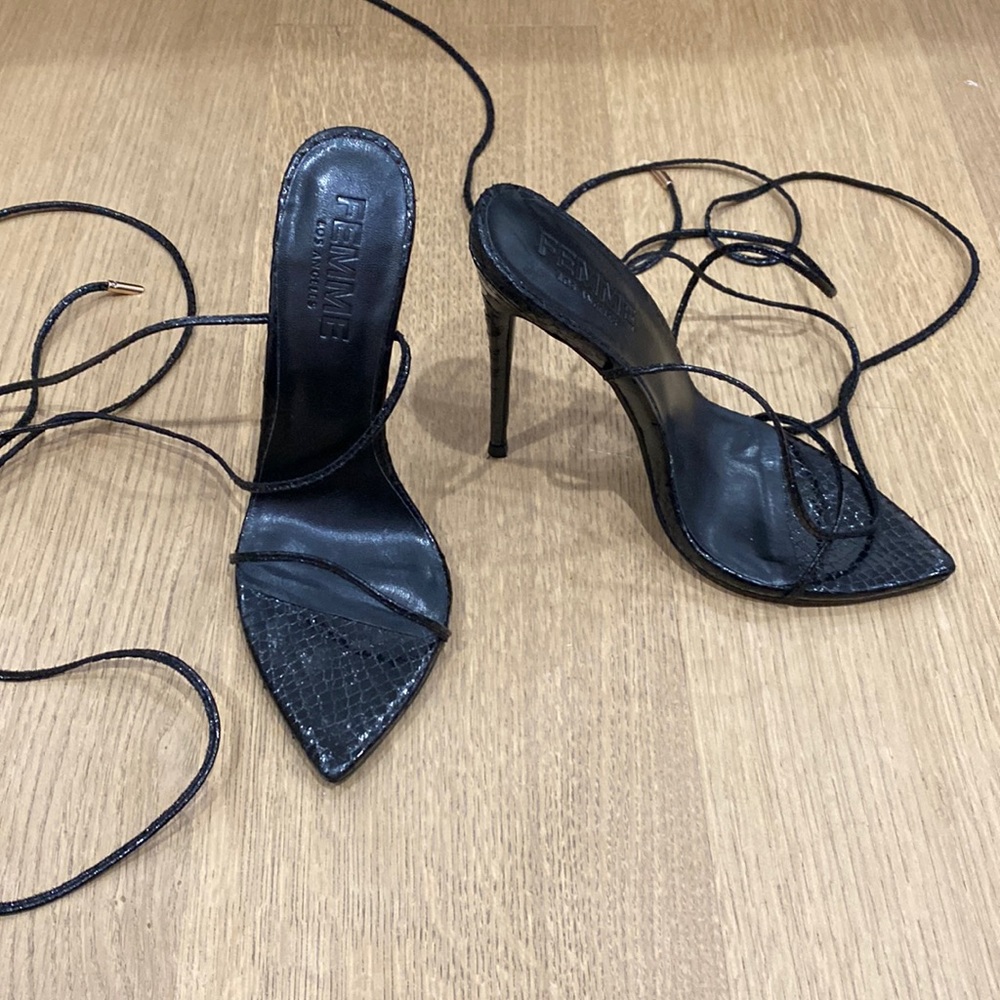 Femme LA Luce Minimale metallic vegan python en noche